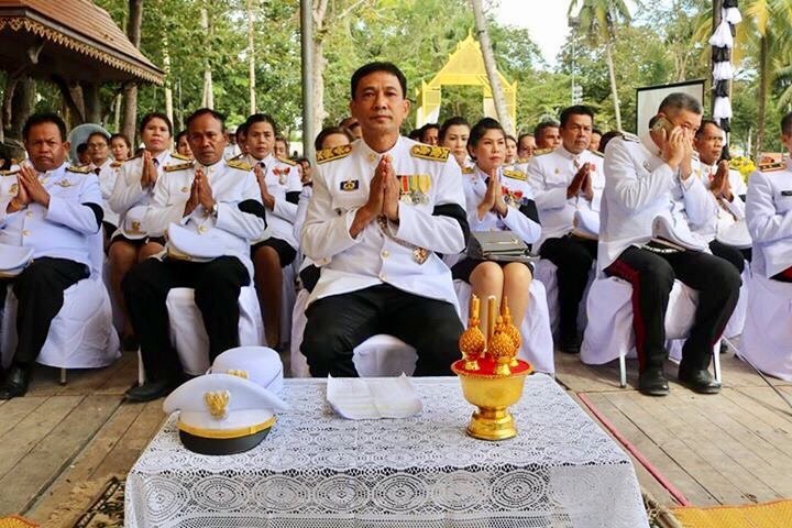 พิธีถวายดอกไม้จันทน์ ในงานพระราชพิธีถวายพระเพลิงพระบรมศพพระบาทสมเด็จพระปรมินทรมหาภูมิพลอดุลยเดช ในวันที่ 26 ตุลาคม 2560